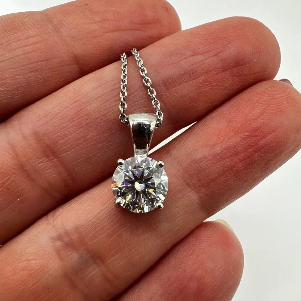 NIB Verozi 2ct‎ (8mm) Moissanite stone solitaire necklace in sterling silver!
